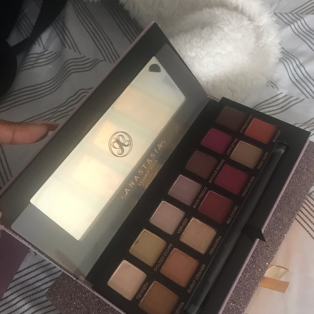 Anastasia modern renaissance eyeshadow palette